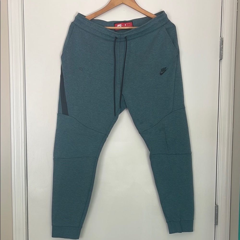 Nike Green Sweatpants with Elastic Cuffs and Tapered Fit